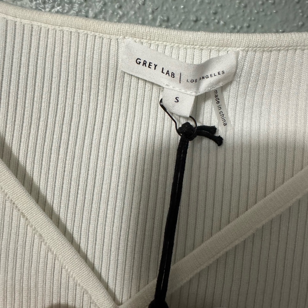 ⚡️Grey Lab Cut-out Short Sleeve Knit Top – Small – NWT - Picture 3 of 4